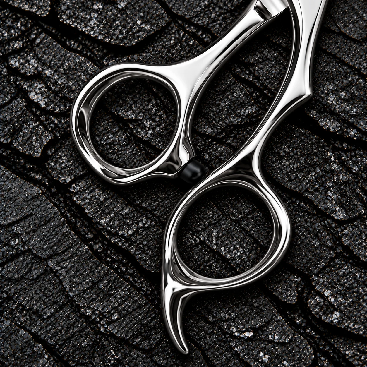 TOMIDAPRO F-02 60S 6.0-inch wet and dry cutting scissors — Handle Detail