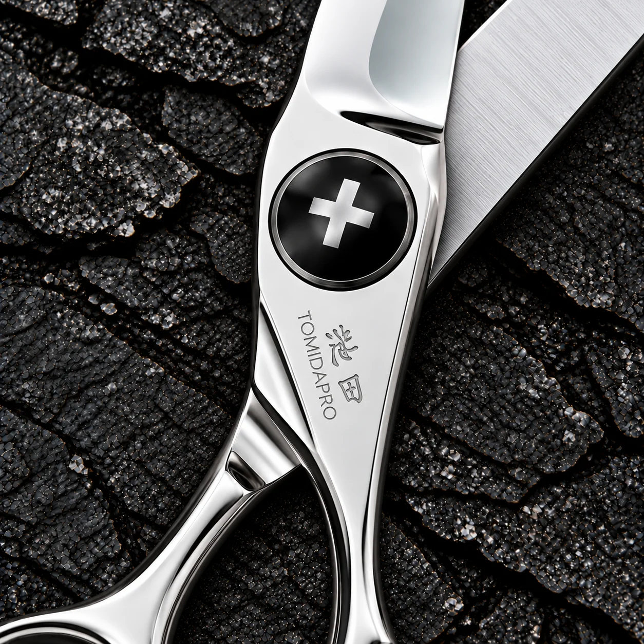 TOMIDAPRO F-02 60S 6.0-inch wet and dry cutting scissors — Pivot Detail